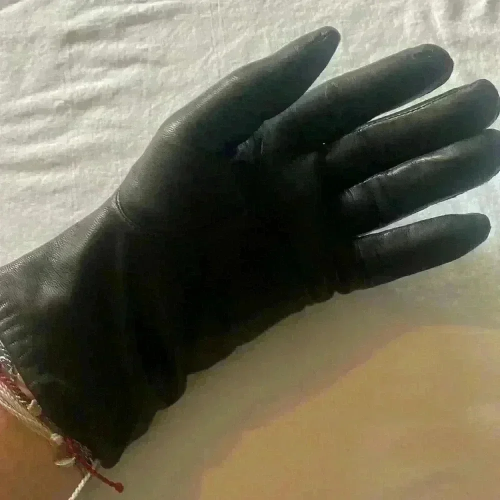 Black leather gloves with lining